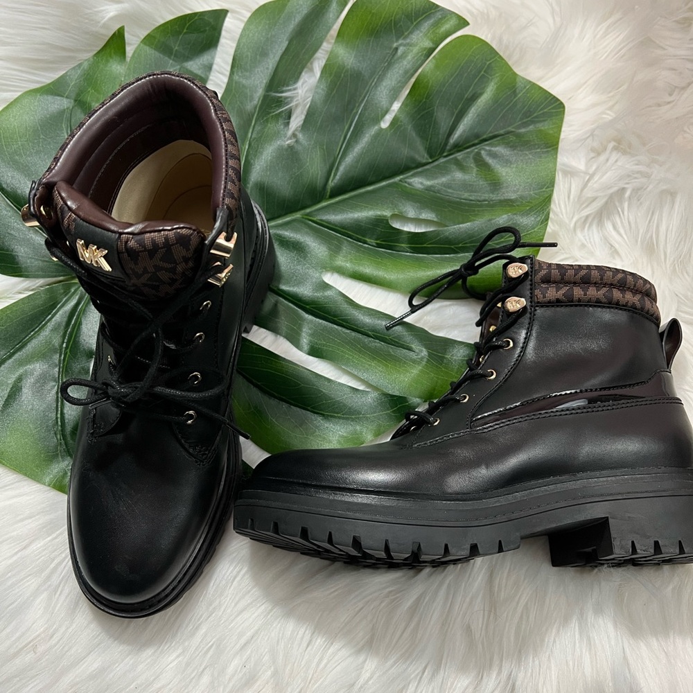 Michael Kors Turner Leather Lug Sole Lace-Up Booties ✨brand new✨ - Picture 3 of 5